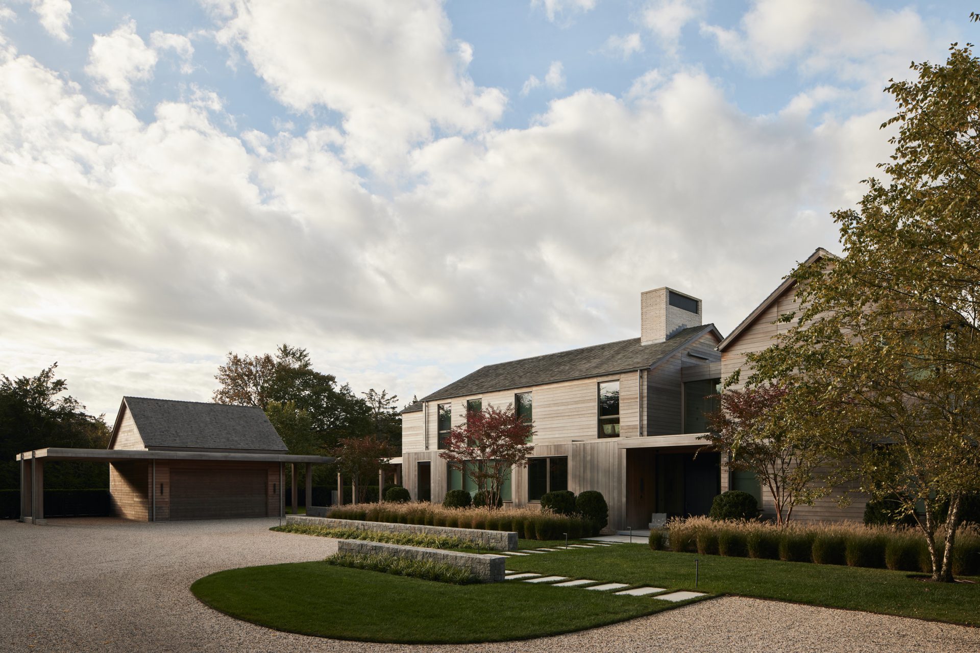MODERN BARN HAMPTONS HOME